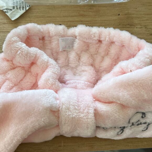 New in package Mary Kay soft pink headband with bow - Picture 2 of 3